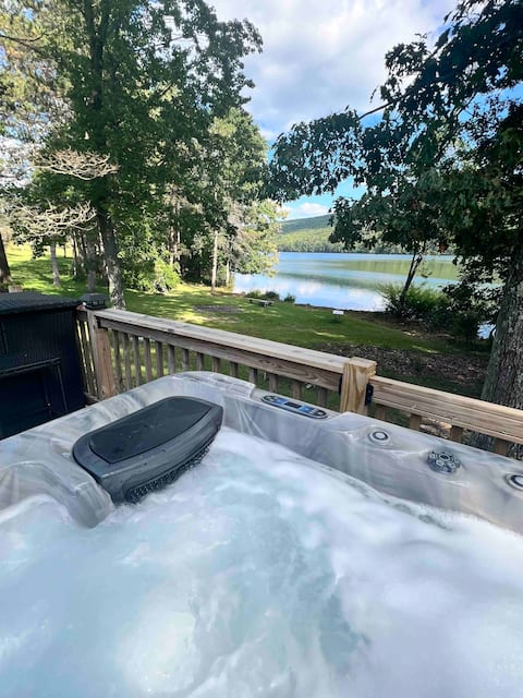 Waterfront  Retreat in the Poconos/w heated