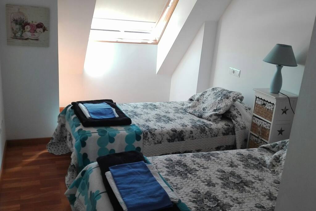 Habitación con 2 camas de 90 cm.