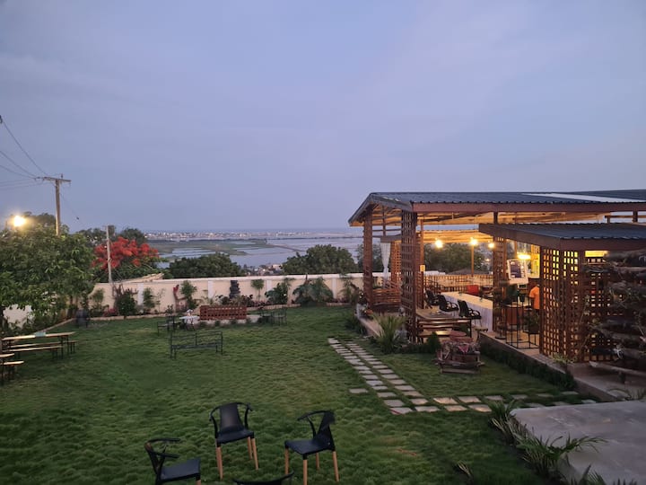 Private Room at Sealine View, McCarthy Hill (R2) Bed and breakfasts for Rent in Ga West