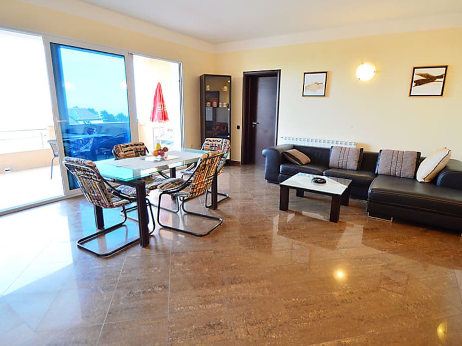 Living/Dining room