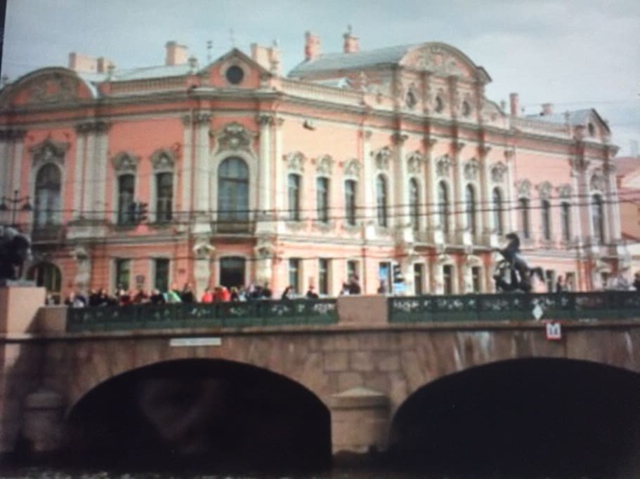 Nevsky prospect - 5. Minutes walk