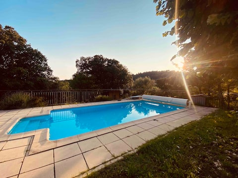 Relaxing house with pool