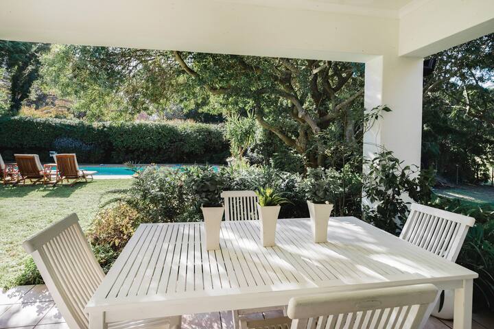 Fabulous Family Villa sleeps12 ConstantiaVineyards gallery image 4