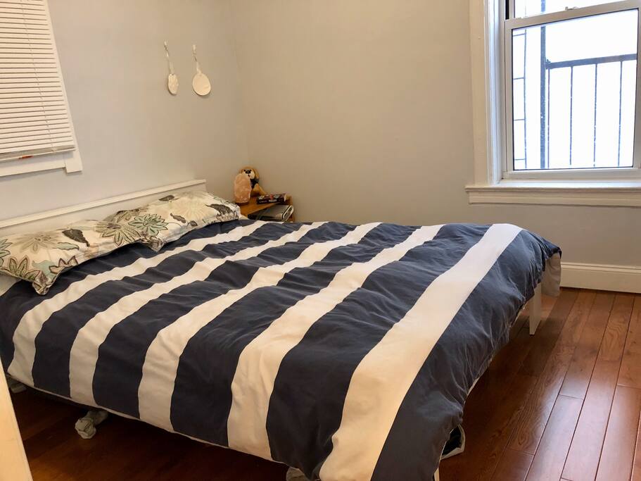 Bedroom with Queen bed