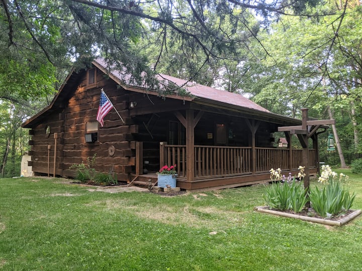 Hilltop Hideaway, Cabin in the Driftless Area Cabins for Rent in