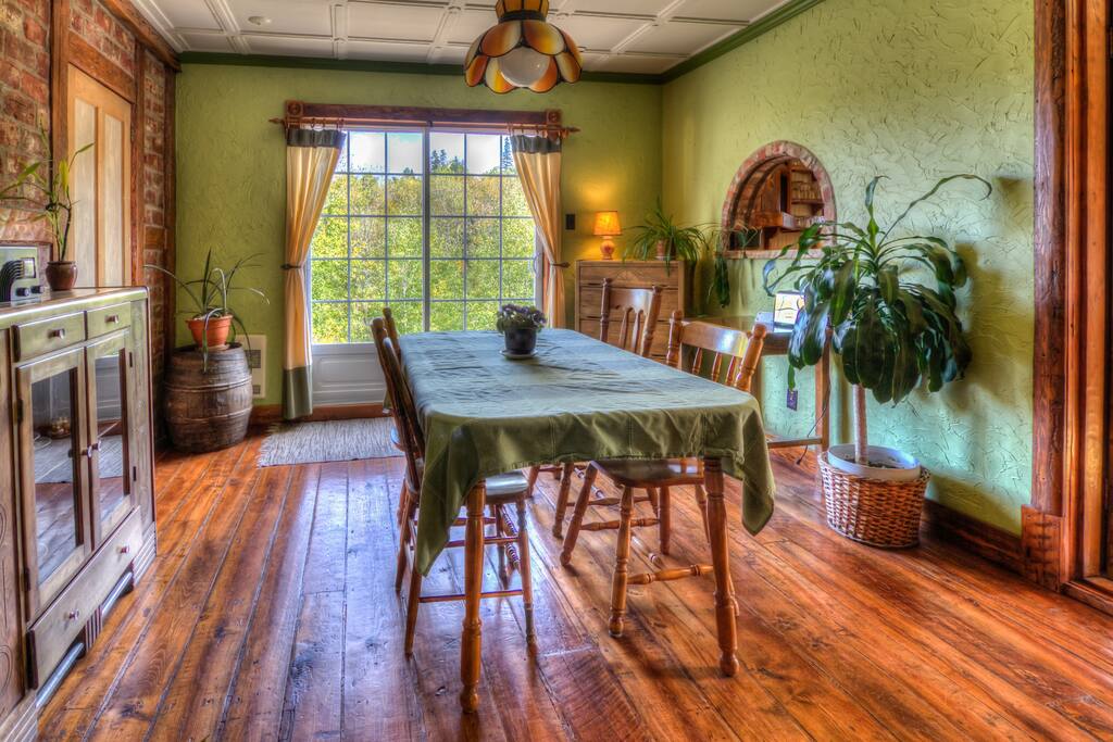 Salle à manger commune au rez-de-chaussée