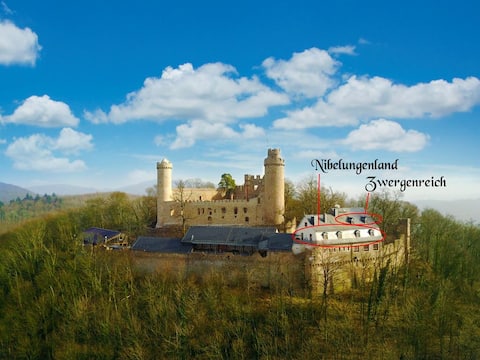 Successful Airbnb property: Apartment Nibelungenland at Schloss Auerbach in Bensheim