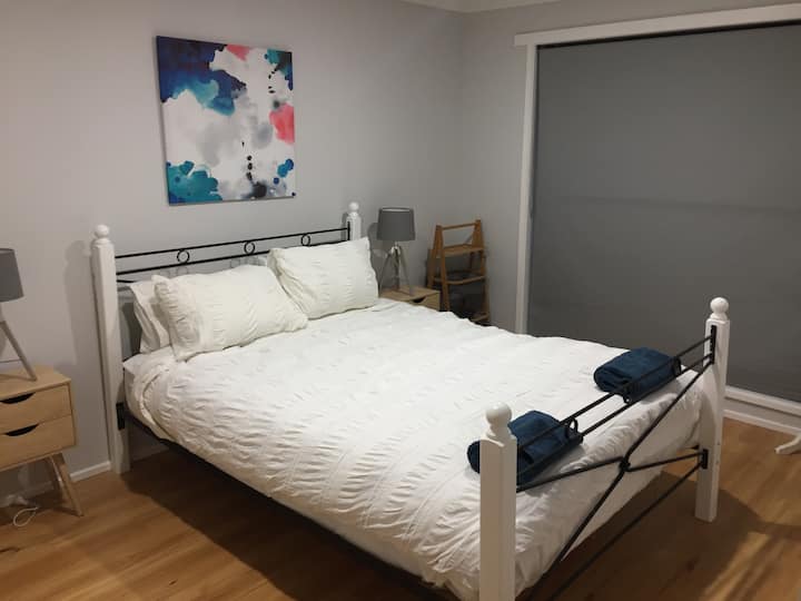 Rosebud Holiday Retreat 700mts to beach & shops Houses for Rent in