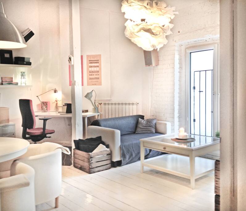 Orignal wooden floors and details
