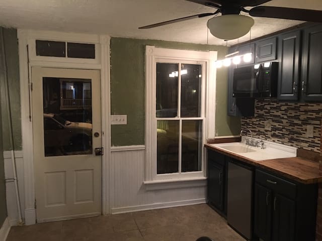 Studio in Richmond's Oldest Neighborhood