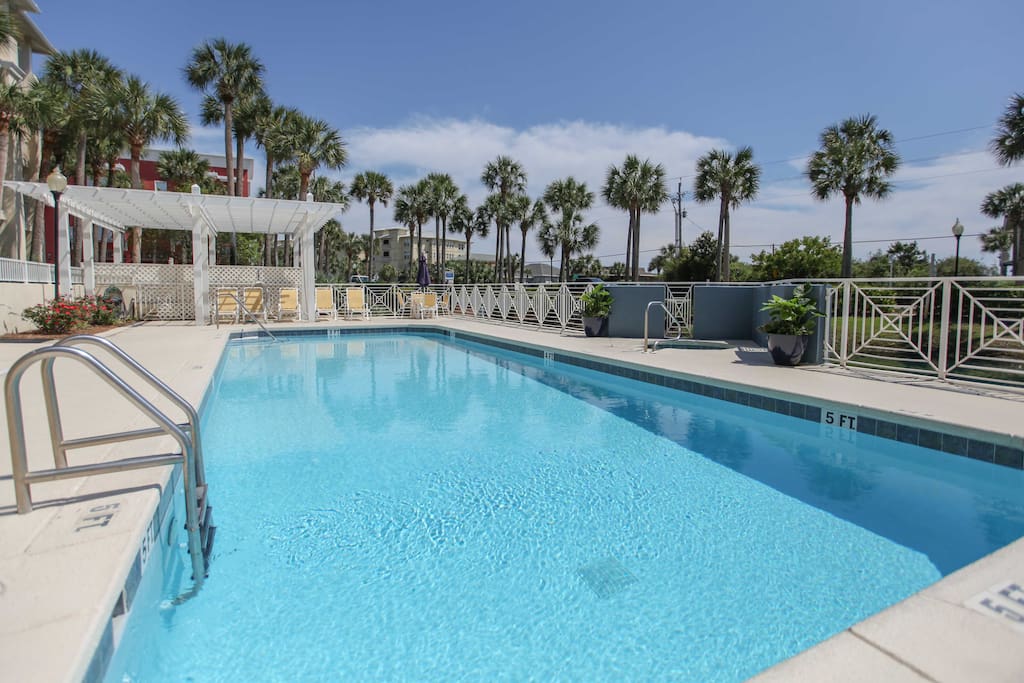 Cabana Pool