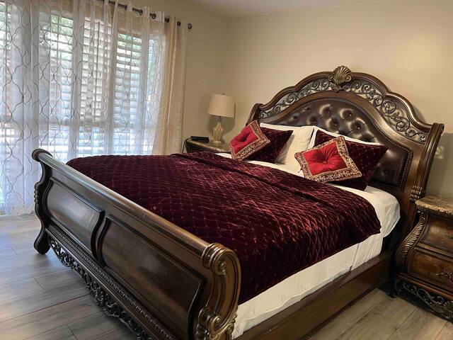 Las Vegas Luxury House/4BD3BA/Sleeps12/Pool/ gallery image 5