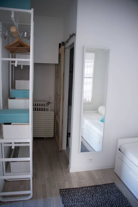 Entrance with first daybed