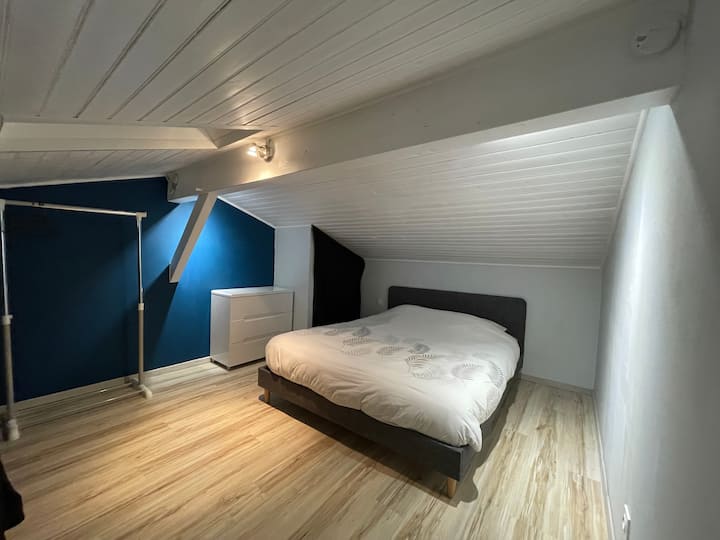 Slaapkamer op tussenverdieping met 160 bedden 