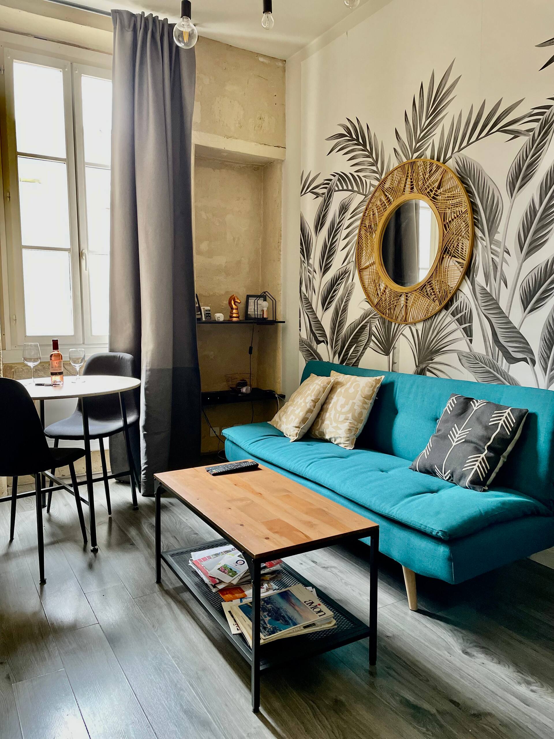 The charming Quai Bourgeois