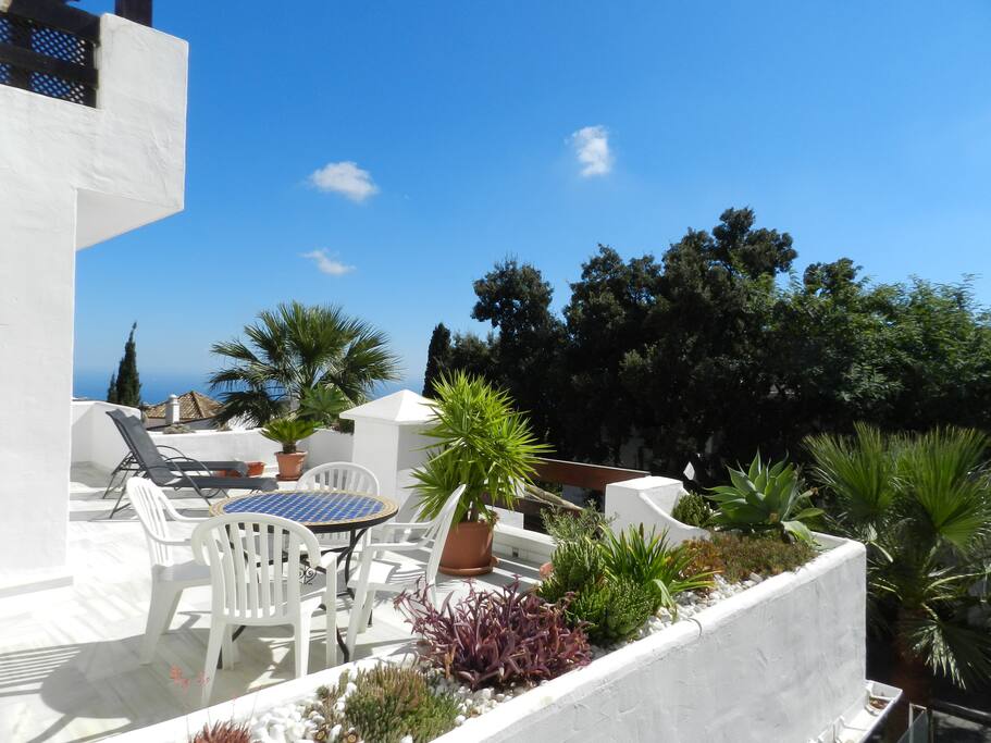 Terrasse plein sud vue mer