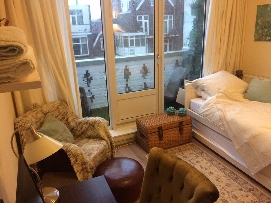 Private room with balcony at city center of Rotterdam