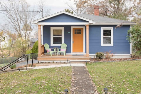 Successful Airbnb property: The Blue Bungalow in Downtown Weaverville. in Weaverville