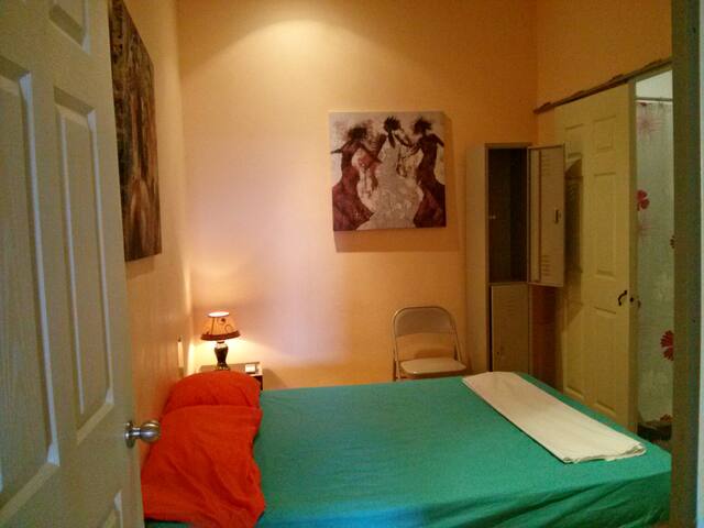 En el centro de Tamarindo