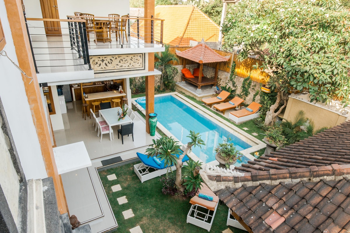 Villa in Kecamatan Denpasar Selatan · ★4.79 · 5 bedrooms · 6 beds · 7 baths, Airbnb comparable