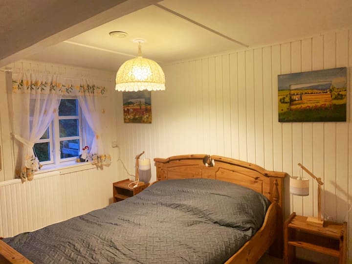 This is our yellow room. 