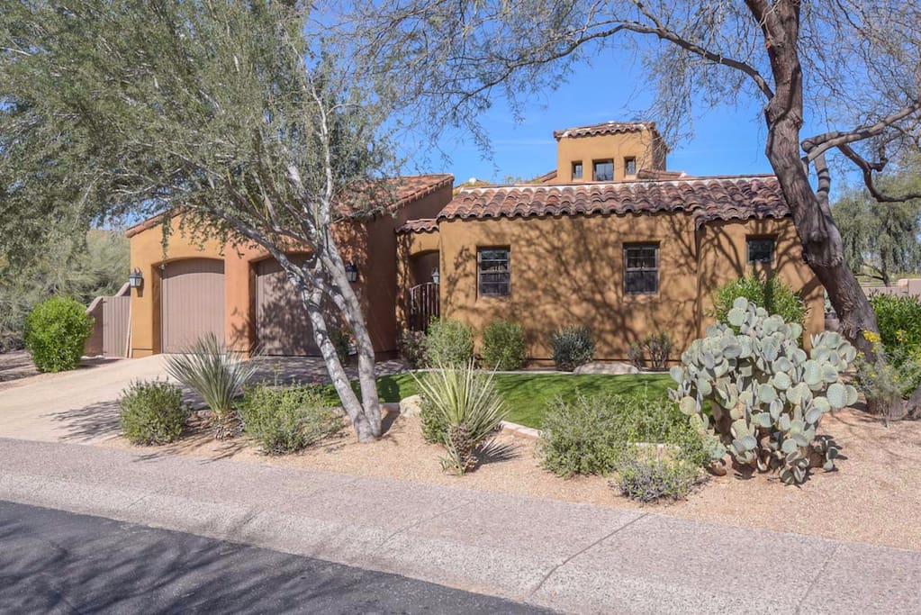 Beautiful Santa Fe style 2700 sq ft totally private golf course home