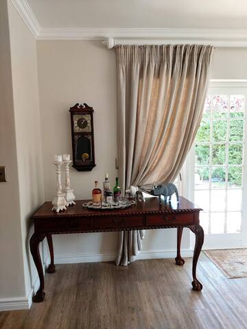 Secure Constantia Winelands Cottage gallery image 2