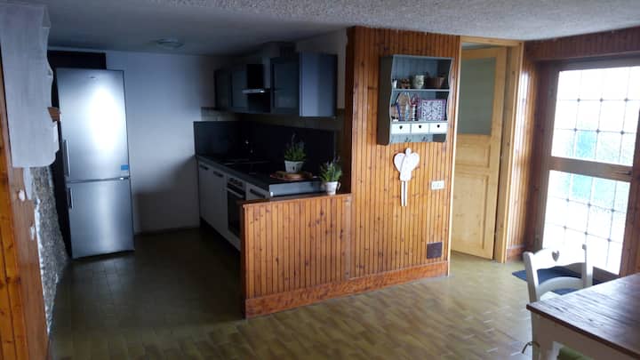 פינת מטבח במרתף