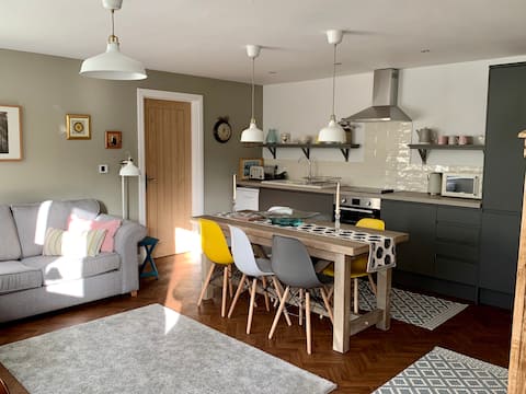 Popular Airbnb listing: Stylish and charming apartment in historic village in Saddleworth