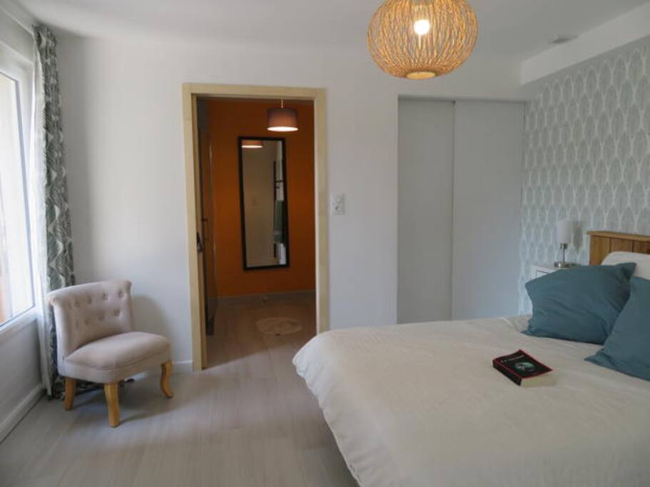 Chambre PMR avec Salle de douche attenante