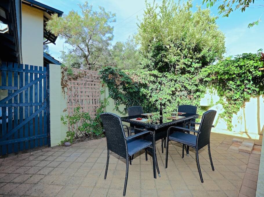 Spacious front courtyard