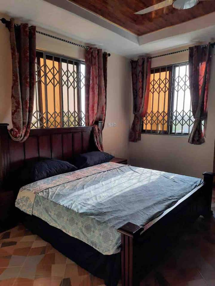 Spavaća soba s bračnim krevet