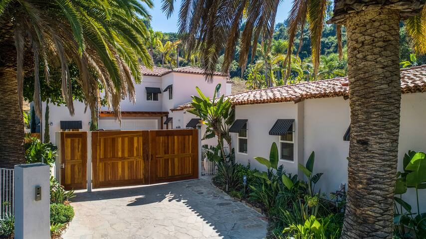 Beverly Hills Mediterranean Estate gallery image 5