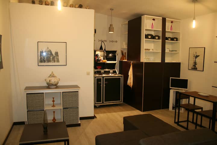 Schone Berliner Innenhof Remise In Moabit Mitte Guest Houses For Rent In Berlin Berlin Germany