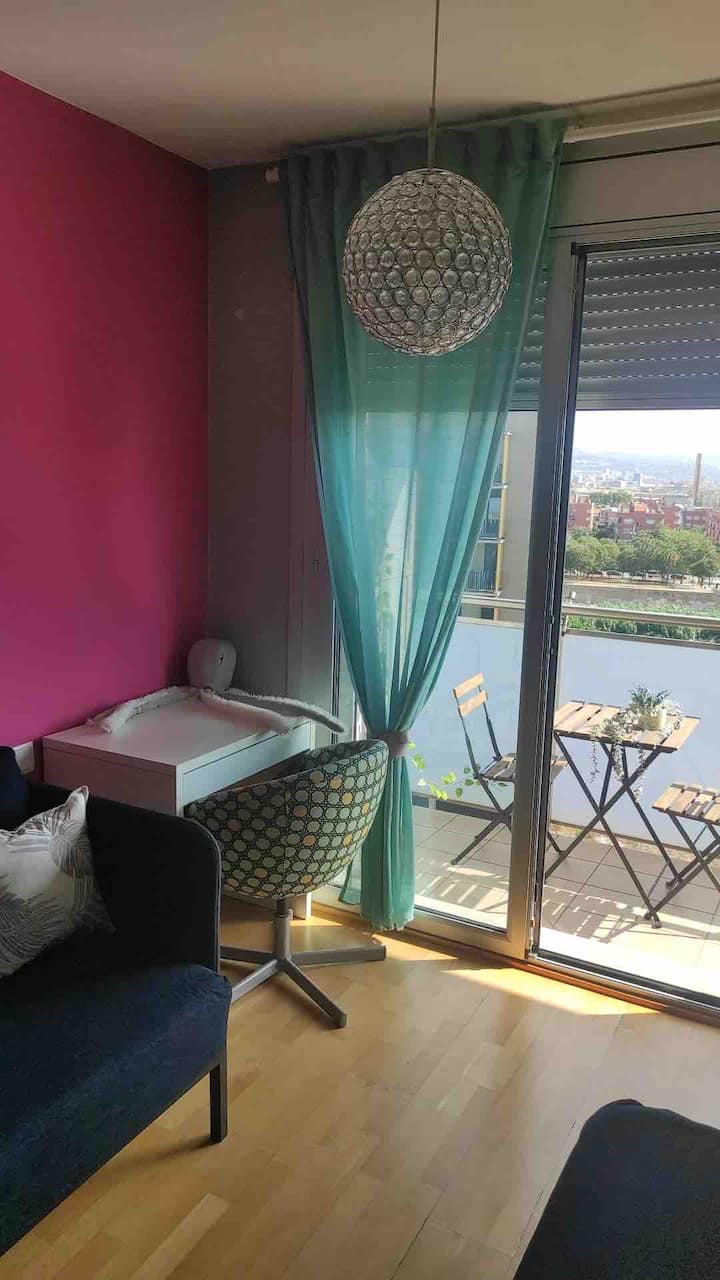 Habitación En Precioso ÁTico Con Terraza Y Baño - Badalona