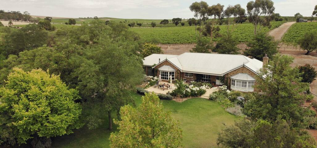 Seppeltsfield Vineyard Retreat – Barossa getaway gallery image 2