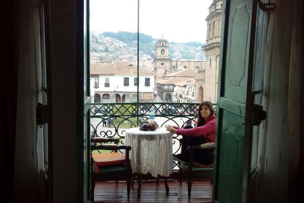 Desayuno con Vista a la Plaza.