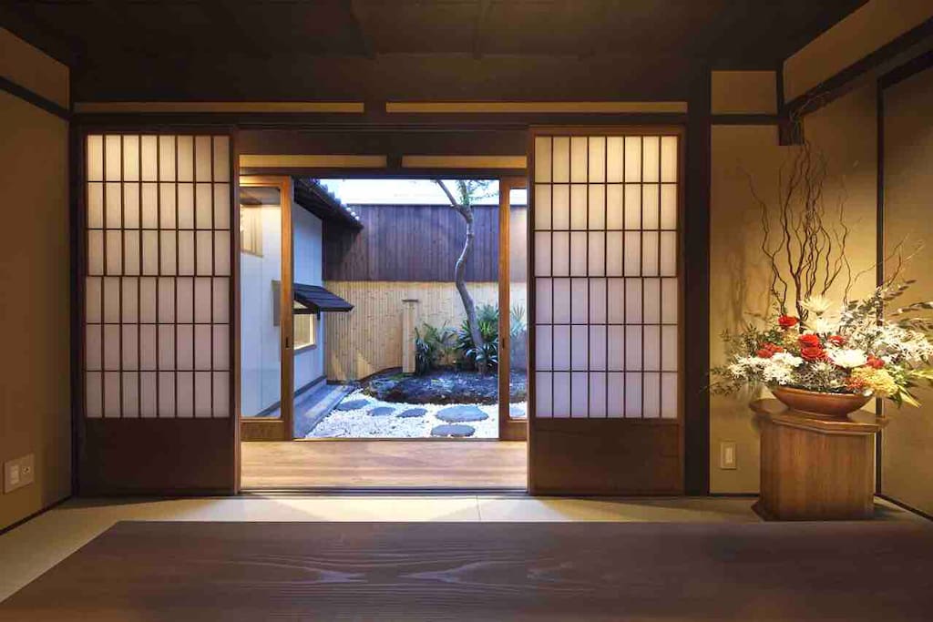 中庭を臨むお部屋
Room facing the courtyard
