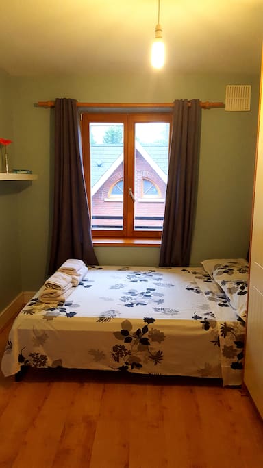 Overview of the bedroom