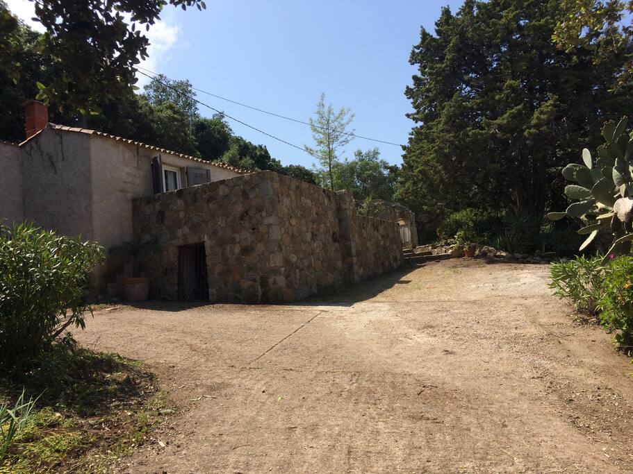 Vue extérieure (parking)