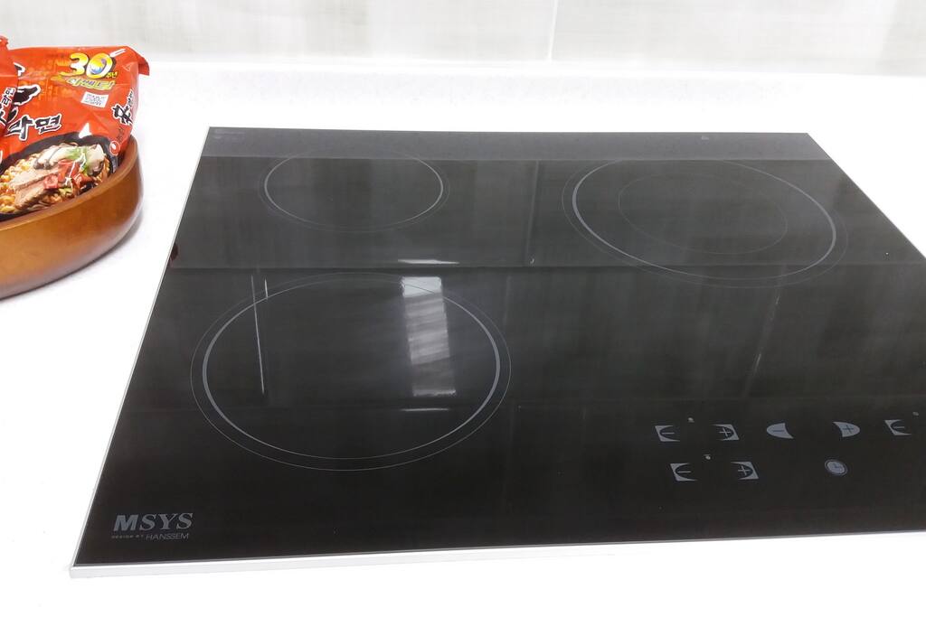 Household electric ranges, rice cooker, pots, frypans are ready.
전기 레인지, 밥솥, 냄비, 프라이팬, 커피 포트가 준비가 되있어 요리도가능합니다.