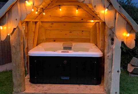 House with hot tub between Bristol/Bath