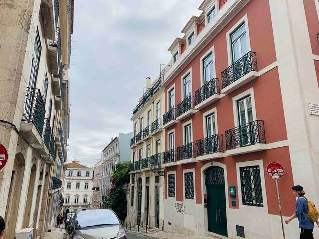 Emenda 1 – Charming Apartment in Chiado w/ Parking gallery image 2