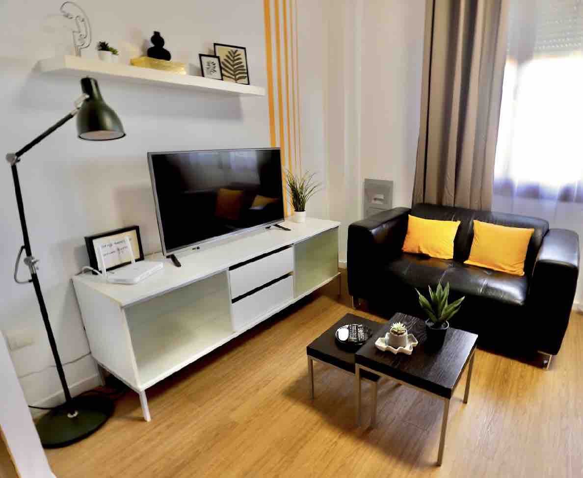 Successful Airbnb property: Beautiful studio with free parking in Parque Alcosa