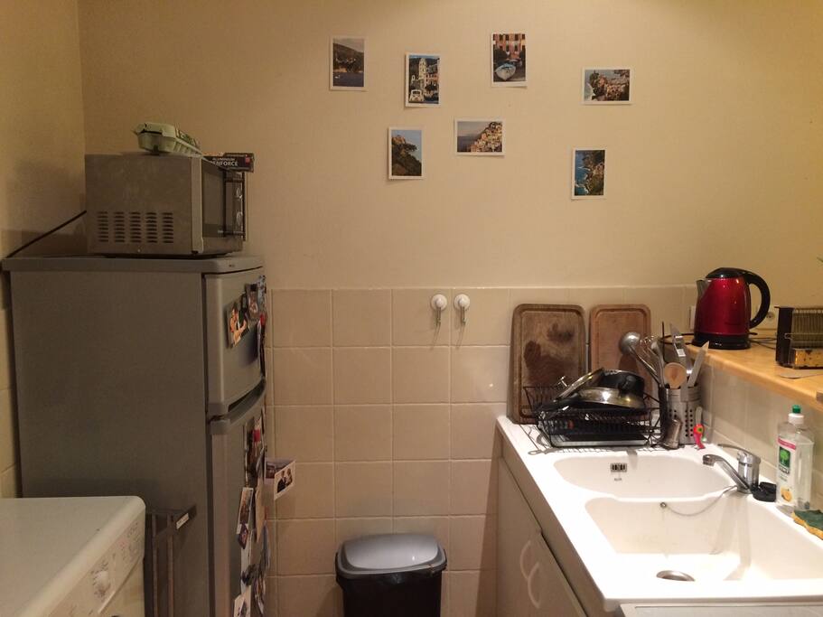 cuisine avec Four - plaques à induction - lave vaisselle - lave linge.