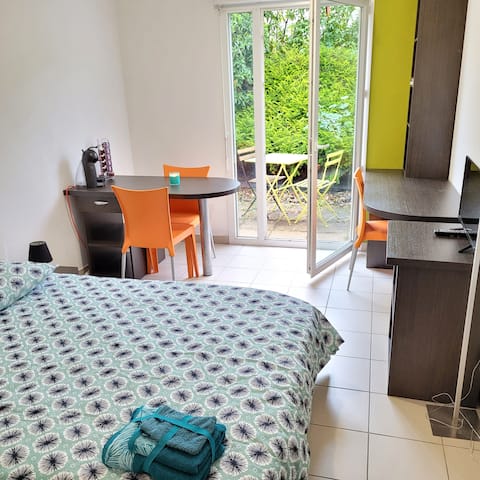 Equipped studio, opposite Hôpital Nord Saint-Etienne