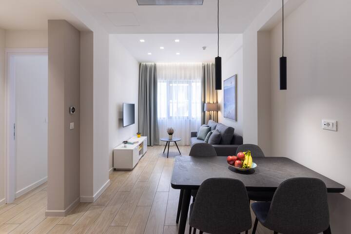 Luxury 2BDR apartment, in central location gallery image 3