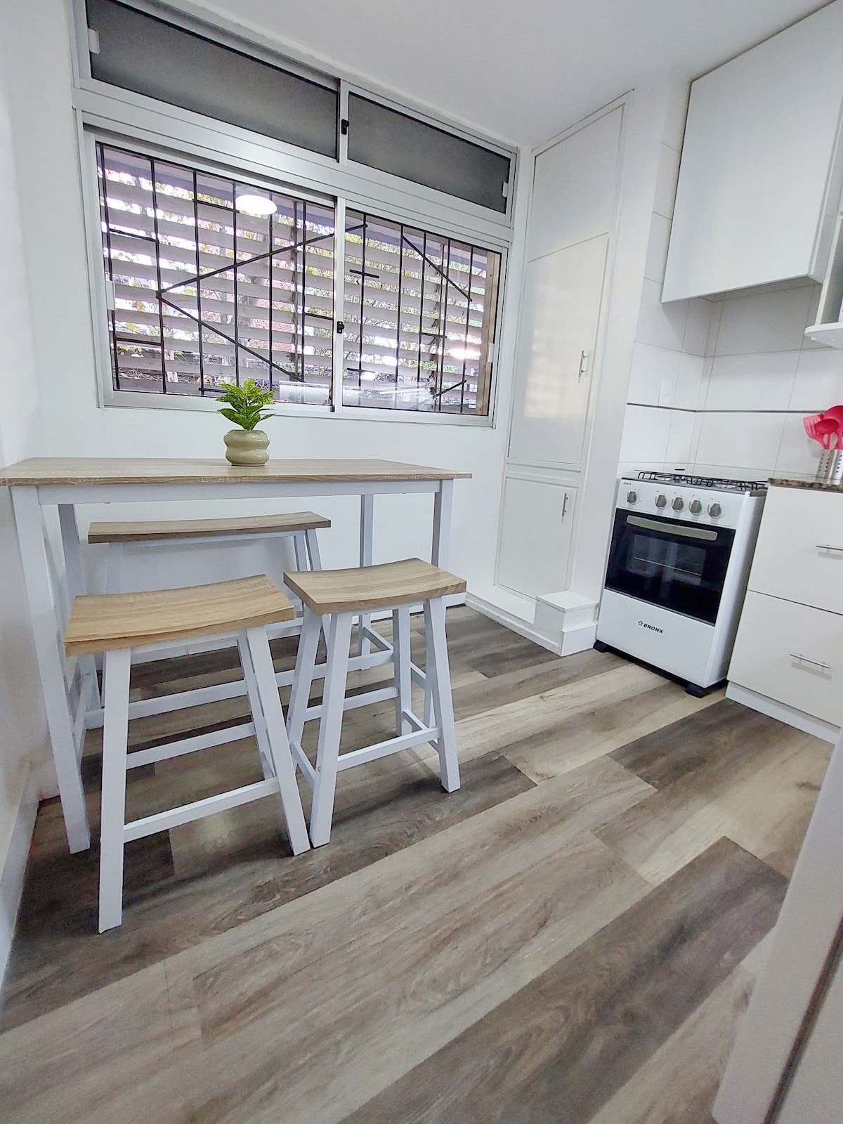 Top performing Airbnb: Apartment in a design area in Cordon