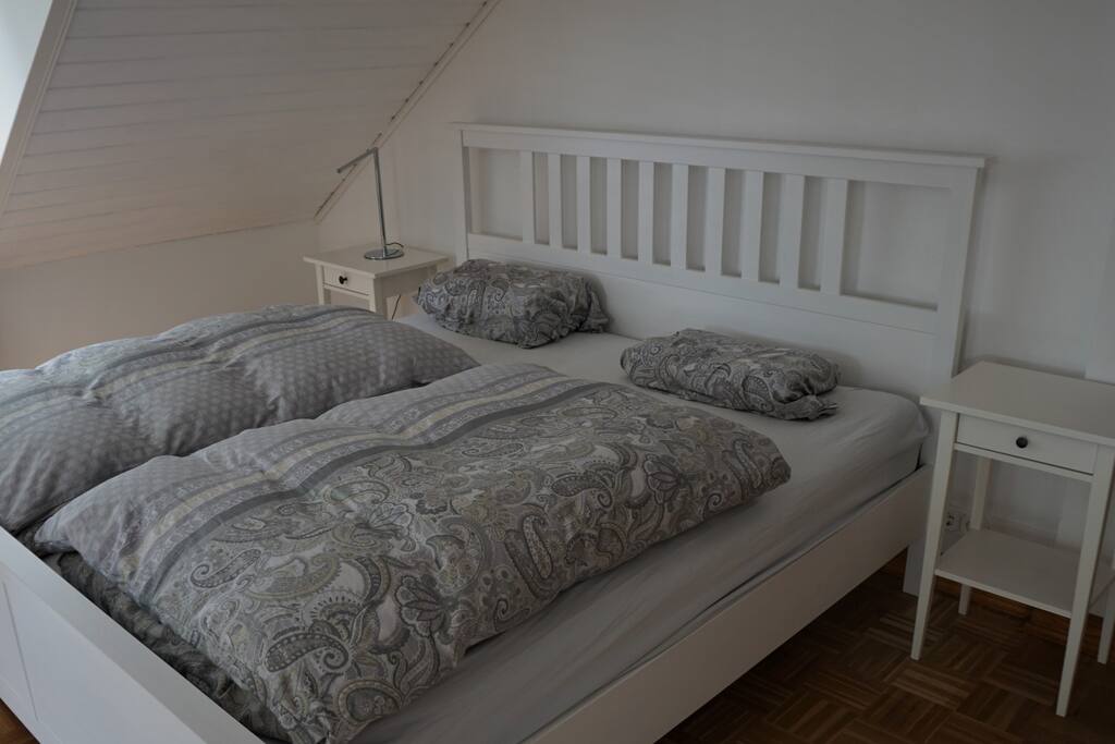 Großes Doppelbett