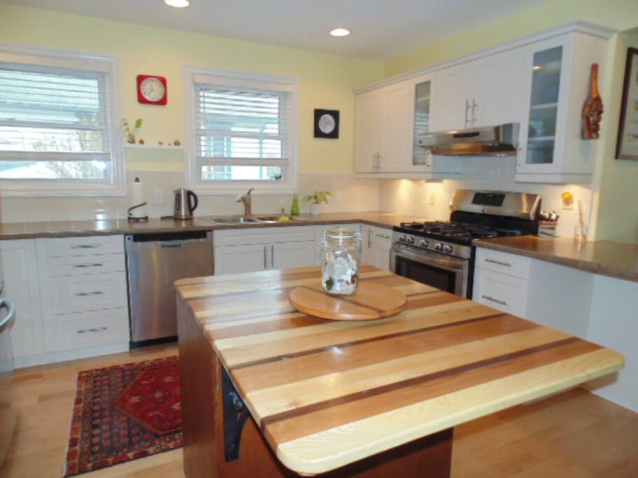 Modern Clean Kitchen